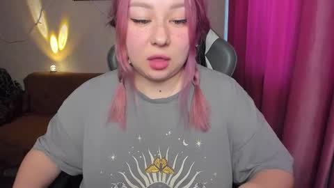 Snapshot of mila_foxxxy chatting on 11/30/25, 09:02 Mila shy sensual person online show from 11/30/25, 09:02