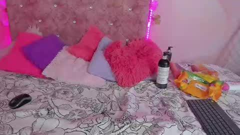 mila_grace_ online show from 09/24/25, 06:44