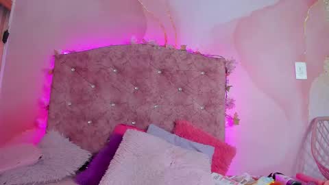 mila_grace_ online show from 10/20/25, 06:41