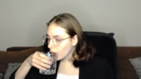 Snapshot of mila_keyy chatting on 12/13/25, 08:58 mila_keyy online show from 12/13/25, 08:58