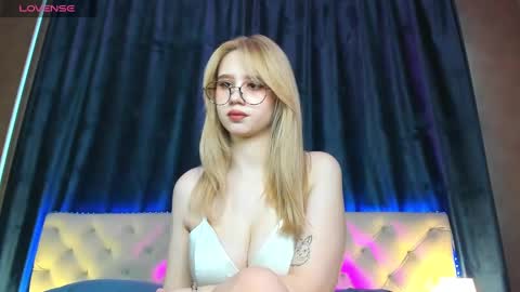 mila_kinor online show from 02/18/25, 08:16