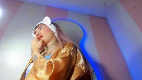 Mila online show from 02/27/26, 02:55