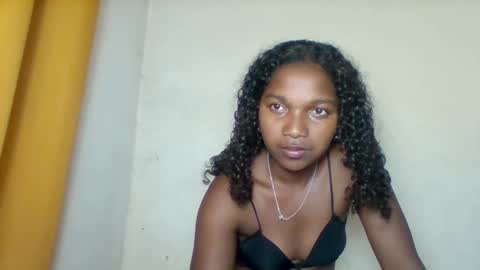 mila_lunah online show from 04/07/26, 02:45