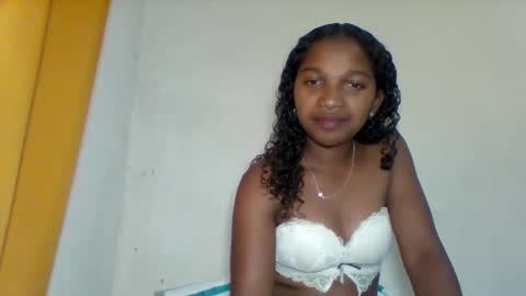 mila_lunah online show from 04/11/26, 02:21