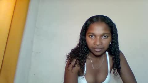mila_lunah online show from 04/15/26, 09:27