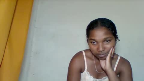 mila_lunah online show from 04/16/26, 03:57