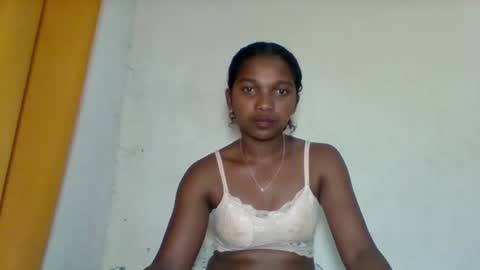 mila_lunah online show from 04/17/26, 01:08
