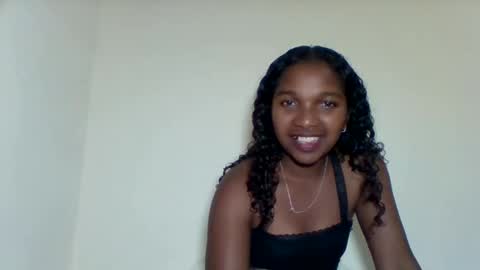 mila_lunah online show from 04/18/26, 02:21