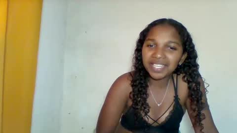 mila_lunah online show from 04/23/26, 12:29