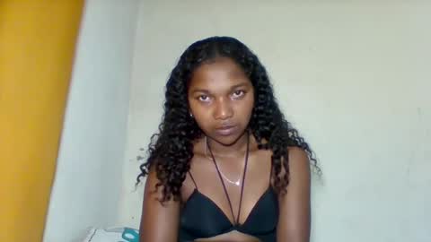 mila_lunah online show from 05/01/26, 01:43