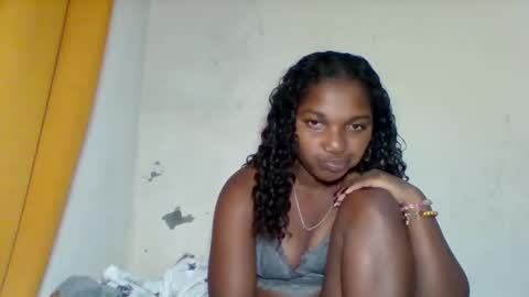 Snapshot of mila_lunah chatting on 05/07/26, 04:12 mila_lunah online show from 05/07/26, 04:12