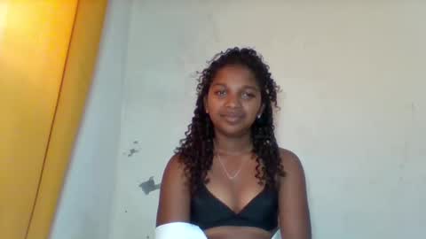 Snapshot of mila_lunah chatting on 05/08/26, 04:18 mila_lunah online show from 05/08/26, 04:18
