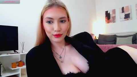 Snapshot of mila_nowak chatting on 05/07/26, 09:25 mila nowak online show from 05/07/26, 09:25