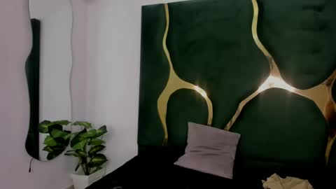 Snapshot of mila_petiteasm chatting on 06/26/26, 12:42 mila_petiteasm online show from 06/26/26, 12:42