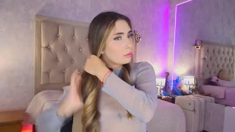 Snapshot of mila_smirnovavk chatting on 03/31/26, 04:02 MILA online show from 03/31/26, 04:02