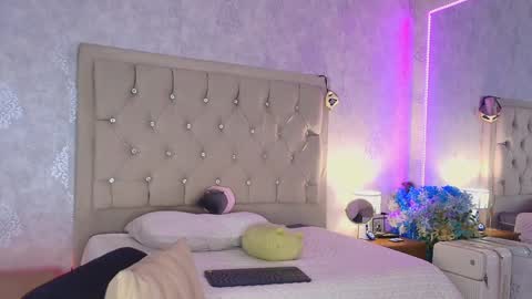 Snapshot of mila_smirnovavk chatting on 04/12/26, 04:06 MILA online show from 04/12/26, 04:06