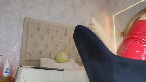 Snapshot of mila_smirnovavk chatting on 05/02/26, 04:17 MILA online show from 05/02/26, 04:17