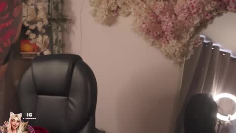 Snapshot of mila_snoow chatting on 11/01/25, 11:56 M I L A online show from 11/01/25, 11:56