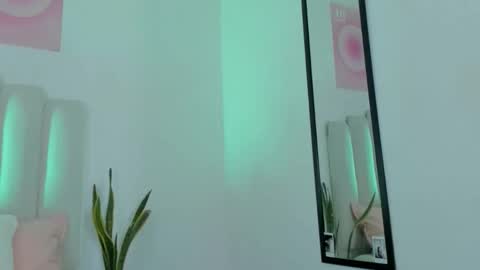 Snapshot of mila_stark333 chatting on 03/15/26, 06:03 mila_stark333 online show from 03/15/26, 06:03