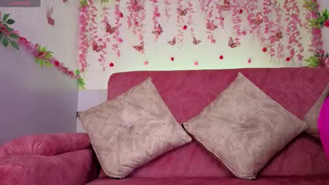 Snapshot of mila_sweet_v chatting on 03/21/26, 08:19 Mila online show from 03/21/26, 08:19