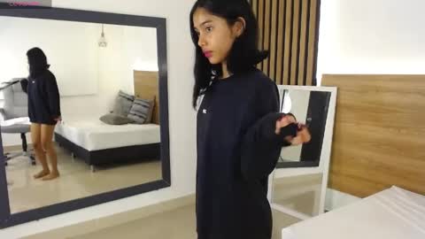 Snapshot of milaa_star chatting on 04/29/26, 04:05 milaa_star online show from 04/29/26, 04:05