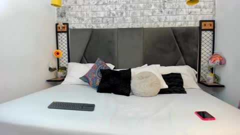 mila online show from 10/18/25, 09:43