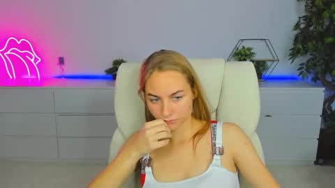 Milla online show from 09/30/25, 05:45