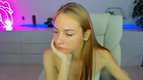 Milla online show from 10/06/25, 05:38