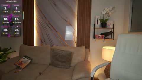 milacrave online show from 10/15/25, 12:16