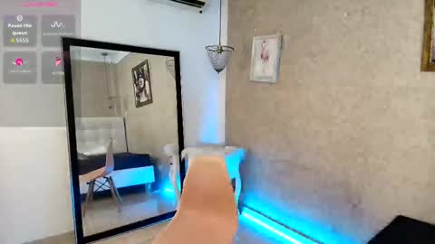 Snapshot of miladiosa chatting on 10/23/25, 12:15 miladiosa online show from 10/23/25, 12:15