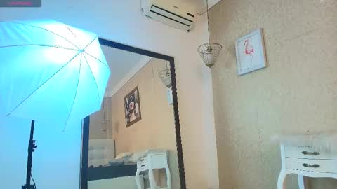 Snapshot of miladiosa chatting on 12/14/25, 12:10 miladiosa online show from 12/14/25, 12:10