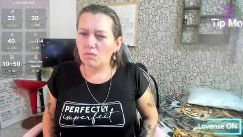Miladys Lopez online show from 05/11/26, 06:49