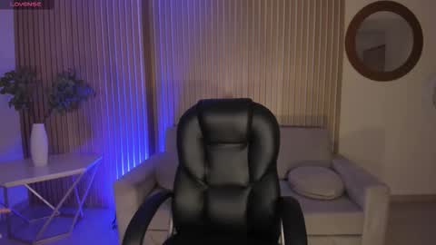 Mila  online show from 11/11/25, 12:05