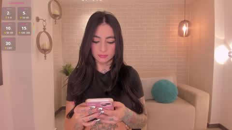 Snapshot of milalawrence_ chatting on 05/14/26, 11:39 Mila online show from 05/14/26, 11:39