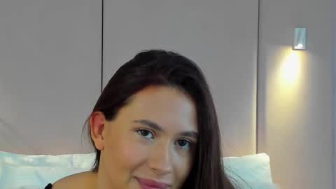 milaleoneli online show from 11/28/25, 03:53