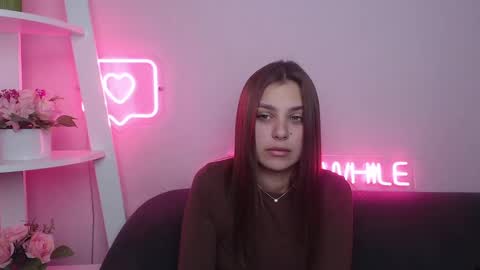 Snapshot of milanaangelas chatting on 02/07/25, 01:43 milanaangelas online show from 02/07/25, 01:43
