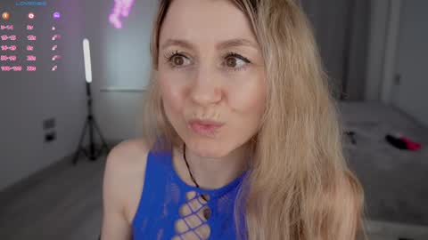Snapshot of milanacamgirl chatting on 03/22/26, 05:27 Milana online show from 03/22/26, 05:27