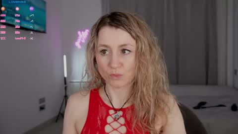 Snapshot of milanacamgirl chatting on 04/10/26, 04:01 Milana online show from 04/10/26, 04:01