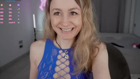 Snapshot of milanacamgirl chatting on 05/14/26, 05:20 Milana online show from 05/14/26, 05:20