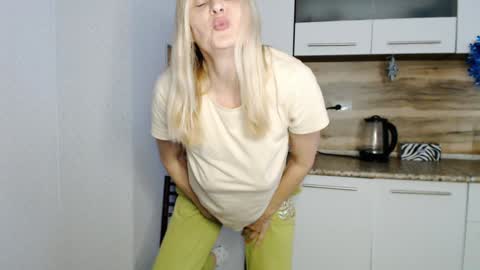 Milena online show from 01/03/25, 12:41