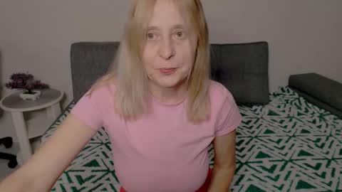 Milena online show from 11/21/25, 03:11