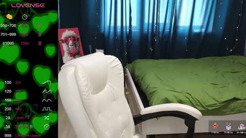 Snapshot of milania_hot_foxy chatting on 02/20/25, 10:16 Mila online show from 02/20/25, 10:16