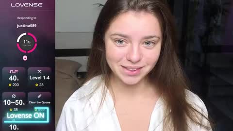 Snapshot of milania_hot_foxy chatting on 09/22/25, 09:39 Mila online show from 09/22/25, 09:39