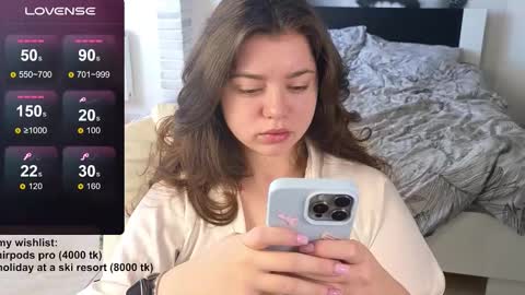 Snapshot of milania_hot_foxy chatting on 02/27/26, 11:21 Mila online show from 02/27/26, 11:21