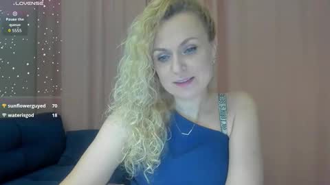 milanna_x online show from 12/04/25, 11:02
