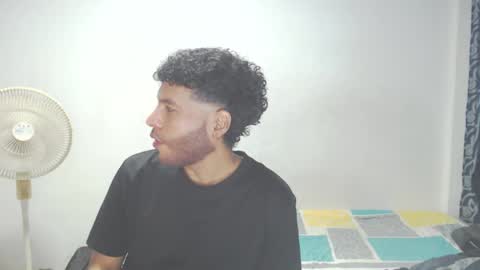 Snapshot of milano1130 chatting on 03/22/26, 01:42 milano1130 online show from 03/22/26, 01:42