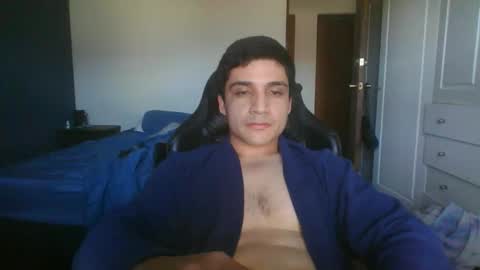 Snapshot of milanovalentine chatting on 12/19/25, 09:11 milanovalentine online show from 12/19/25, 09:11