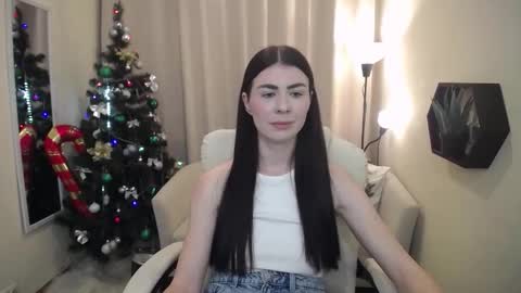 Snapshot of milasecretsss chatting on 12/18/25, 01:06 milasecretsss online show from 12/18/25, 01:06