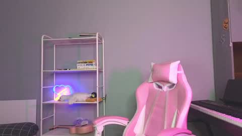 Mila online show from 01/11/25, 06:01