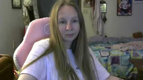 Mila online show from 04/22/26, 01:41